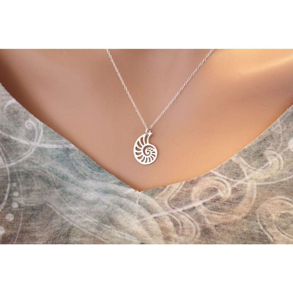 Sterling Silver Openwork Nautilus Shell Charm Nec… - image 1